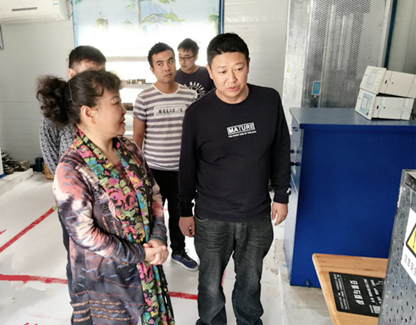 唐明英一行到兴义环高指导工地试验室建设工作