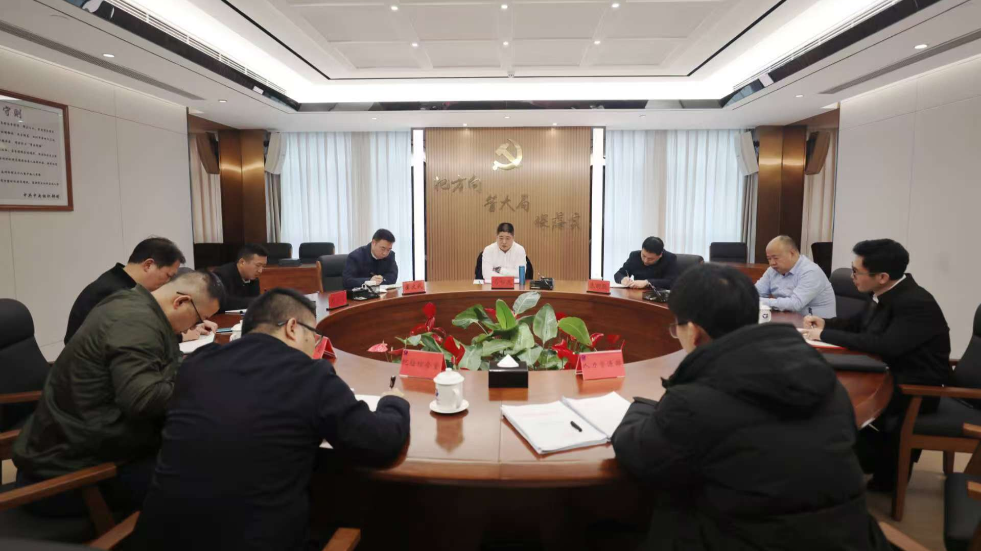 马白虎对集团领导班子成员开展集体约谈